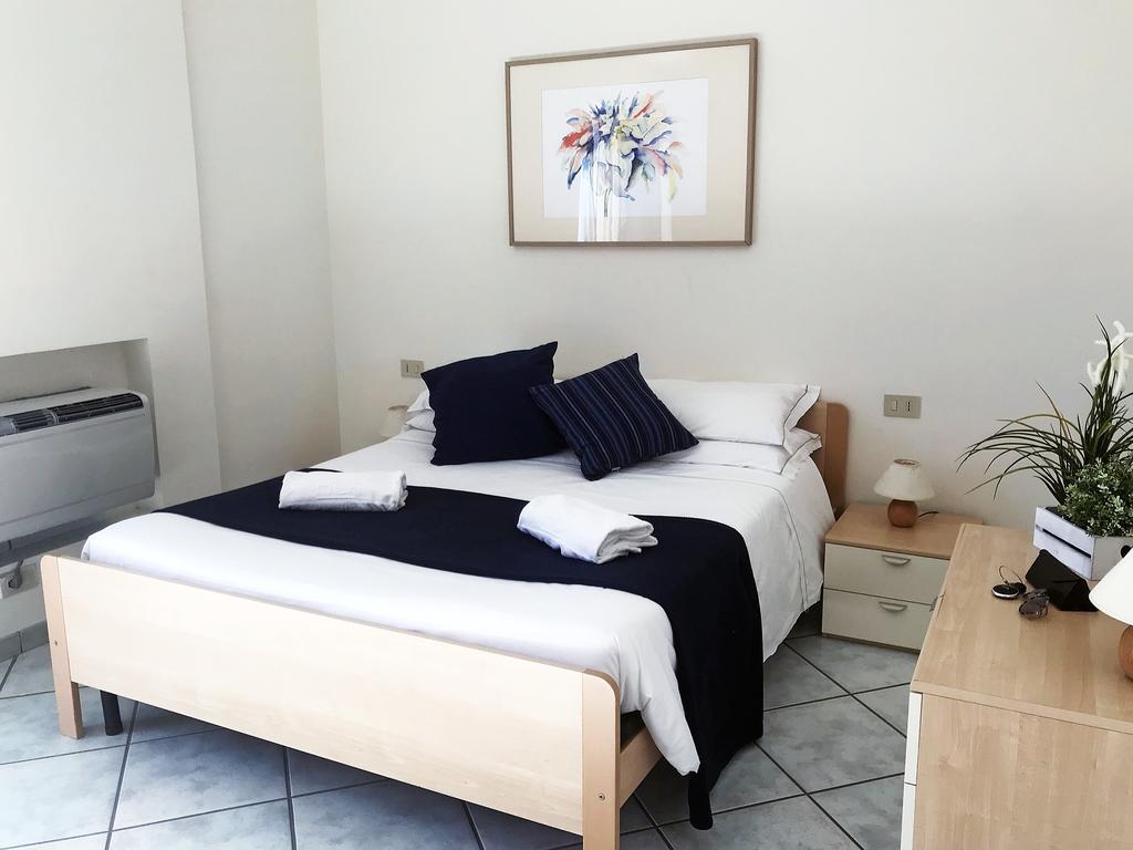 تيراتشينا Residence Marconi المظهر الخارجي الصورة