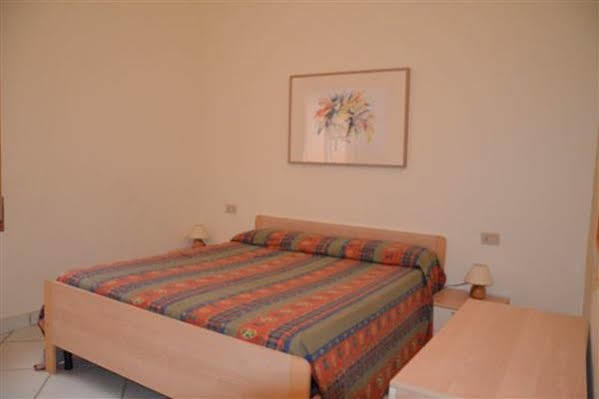 تيراتشينا Residence Marconi المظهر الخارجي الصورة